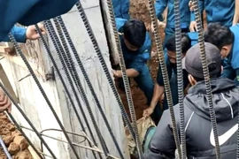 Quảng Ngãi: Công trình tường chắn sạt lở, một người bị vùi lấp 