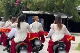 Xử phạt đoàn rước dâu không đội mũ bảo hiểm ở Quảng Ngãi
