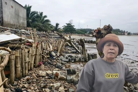 Video: Sống bất an khi biển lấn sâu, dọa nuốt nhà ở Quảng Ngãi