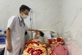 Quảng Ngãi: Số người nghi ngộ độc sau khi ăn bánh mì tiếp tục tăng, xuất hiện ca nặng