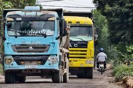 CSGT Gia Lai siết quản lý xe ben phục vụ dự án Cảng hàng không Phù Cát