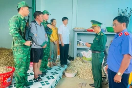 3h sáng, vận chuyển gần 100 kg thuốc nổ ra bãi biển 