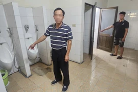 Ném hơn nửa kg vàng vào thùng đựng cây lau nhà ở cửa khẩu Bờ Y