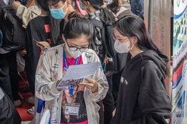 Tôi đang thử việc, có phải đóng thuế thu nhập cá nhân?