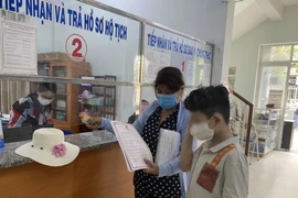 Tên của công dân Việt Nam trong giấy khai sinh phải bằng tiếng Việt hoặc tiếng dân tộc khác của Việt Nam; không đặt tên bằng số, bằng một ký tự mà không phải là chữ. Ảnh: HỮU ĐĂNG