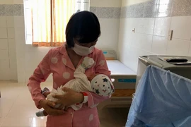 Nghỉ dưỡng sức sau thai sản, được hưởng bao nhiêu tiền?