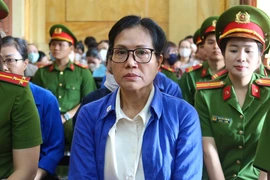 Sáng nay, cựu tổng giám đốc SJC Lê Thúy Hằng cùng đồng phạm hầu tòa
