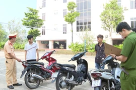 Chưa đủ 18 tuổi, hai thanh niên Phú Thọ bị khởi tố vì ném chai bia vào công an