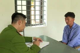 Kẻ say dùng dao tấn công vợ và con gái rồi thản nhiên đi ngủ