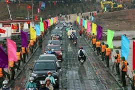 Cầu phao Phong Châu: 20 ngày chuẩn bị cho 90 phút 
