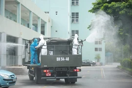 Quân đội phun khử khuẩn Bệnh viện K Tân Triều (Hà Nội) khi ở đây xuất hiện ổ dịch, tháng 5-2021. Ảnh: Phan Tuyến