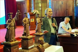 Ba mẫu tượng vua Lý Thái Tông, nhân vật lịch sử được chọn làm biểu tượng ngành tòa án Việt Nam. Ảnh: Chân Luận.