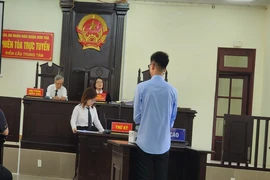 Các bị cáo được cách ly và lần lượt trả lời tại toà. Ảnh: MT.