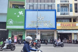 Viện thẩm mỹ Quốc tế Medic Skin Đà Nẵng vẫn hoạt động công khai sau khi bị đình chỉ. Ảnh: MINH TRƯỜNG.