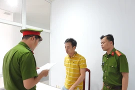 Long đã nhờ người đóng giả nhân viên tín dụng để lừa đảo chiếm đoạt tài sản. Ảnh: CA.