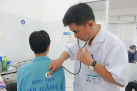 Cứu sống nam sinh lớp 10 bị đứt lìa phế quản gốc của phổi