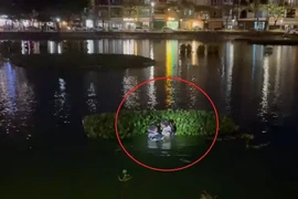Bạn thách thức lúc nhậu, người đàn ông nhảy xuống hồ nhưng lại sợ không dám bơi vào bờ