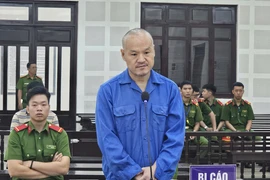 Đến casino đánh bạc rồi trộm ví tiền của người khác