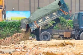 Xử phạt 1 nhà thầu vì nhận 12,5 tấn phế thải vào công trường dự án 
