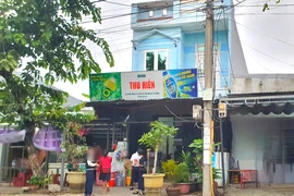 Vụ ‘đi ăn giỗ về bị chiếm nhà’: Chủ nhà đã được cấp sổ hồng nhưng nhà vẫn bị chiếm