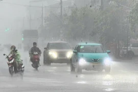 Mưa lớn kèm gió to đổ bộ Hà Tĩnh trước thềm bão số 6
