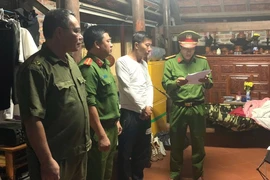 Tạm giữ hình sự tài xế xe bán tải bóp cổ người khác sau va chạm