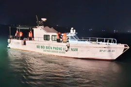 2 ngư dân gặp nạn được tàu Khánh Minh 09 và Biên phòng Quảng Trị cứu