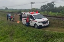 Người phụ nữ bị tàu đâm tử vong khi băng qua đường ray