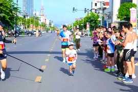 Bé 4 tuổi chạy bộ 2 km, hưởng ứng tháng hành động phòng, chống ma túy