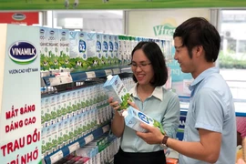 Gửi tiền tiết kiệm lãi lớn nhờ lạm phát thấp nhất 3 năm 