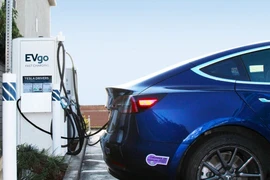 Xe điện Tesla công bố sẽ dùng pin Trung Quốc 