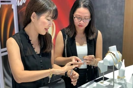 Một đại gia kiếm được 1 tỉ USD nhờ bán vàng độc quyền
