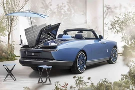 Rolls Royce ra mẫu xe đuôi thuyền giá cao kỷ lục