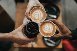 Vì sao cà phê và sữa mẹ giúp bảo vệ ta tốt hơn trước COVID-19?