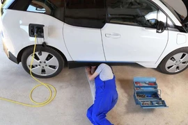 Vì sao người sở hữu ô tô điện phải chấp nhận liên tục thay vỏ xe?