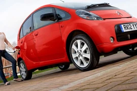 Vì sao mua ô tô điện đã qua sử dụng có giá rẻ hơn cả Honda SH?