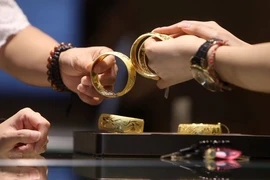Vàng liên tục mất giá