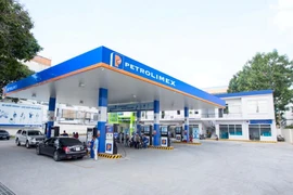 Trước giờ điều chỉnh giá xăng trong nước, giá dầu lại tăng