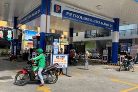 Giá xăng nhập giảm chỉ còn 21.000 đồng/lít