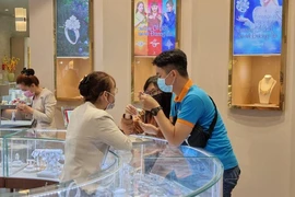 Giá vàng đang rớt mạnh
