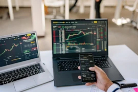 Nhà đầu tư lại mất tiền vì chứng khoán