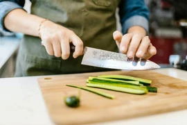 Lý do nên đập bẹp dưa leo trước khi ăn