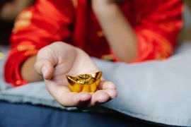 Giá vàng vẫn bị kìm chặt ở vùng đáy