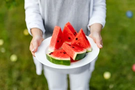 Trời nóng, ăn dưa hấu chuyện gì xảy ra cho cơ thể?