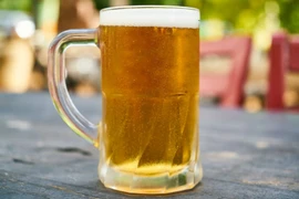 Kinh tế khó khăn, người Việt bớt uống bia