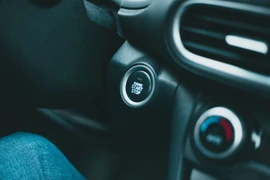 Vì sao xe của bạn 'dở chứng', không thể khởi động?