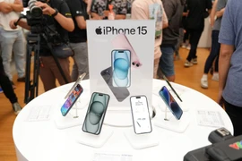 Người Việt làm việc gần 2 tháng mới đủ tiền mua iPhone 15
