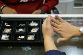 Điều gì đang xảy ra với giá vàng?