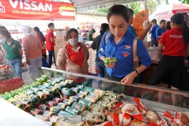Lợi nhuận giảm, ông lớn trong ngành heo vẫn 'sale sập sàn'