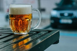 Uống bia có giúp giảm mỡ bụng hay không?